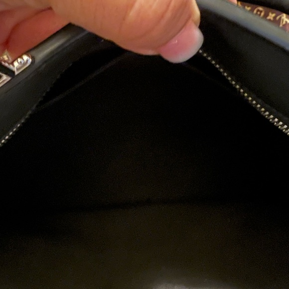 Authentic Louis Vuitton - Picture 11 of 16